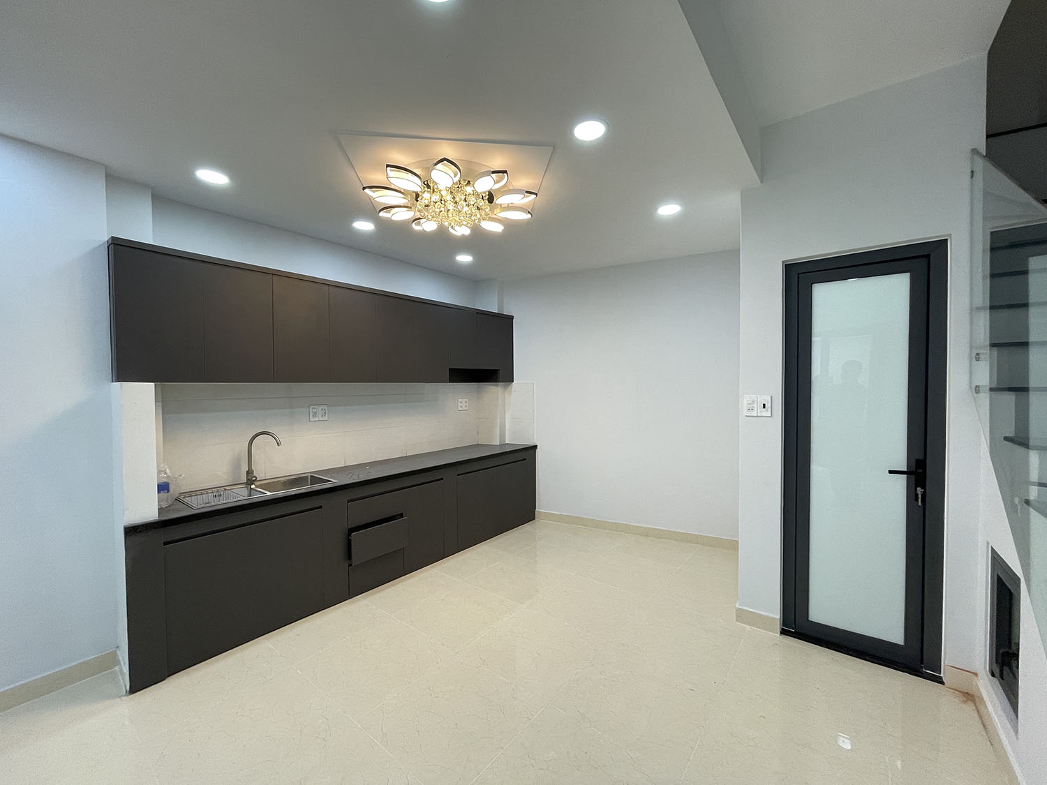 Bán nhà Lê Quang Định, Quận Bình Thạnh tuyệt phẩm 3 lầu t.kế Cổ Điển Ý, mới 100% cách LQĐịnh 15m